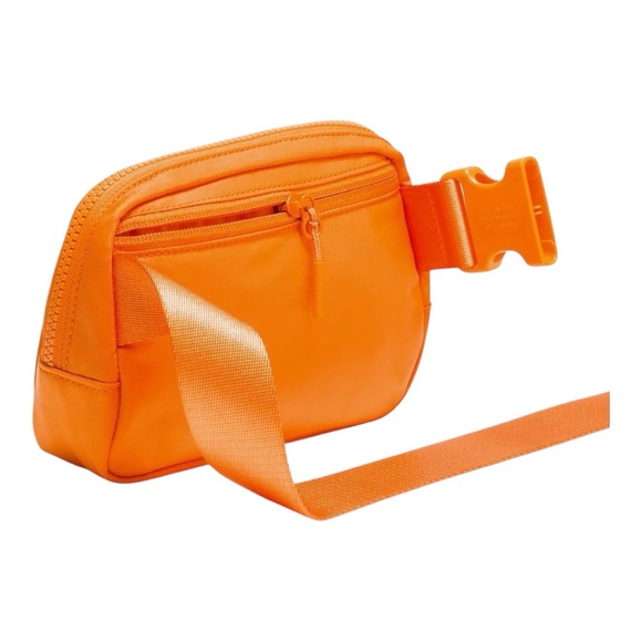 Lululemon Everywhere Belt Bag 1L Campus Tiger NWT Sold Out - Picture 3 of 9